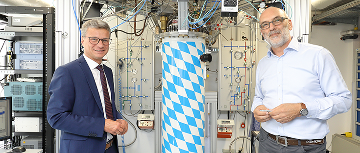 Wissenschaftsminister Bernd Sibler und WMI-Direktor Prof. Rudolf Gross