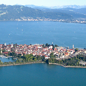 Luftbild des Bodensees mit Lindau