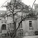 Schwarzweiß-Aufnahme des provisorischen Domizils der Akademie in der Maria-Josepha-Straße 11, München