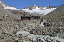 Foto der Pegelstation am Vernagtferner Gletscher