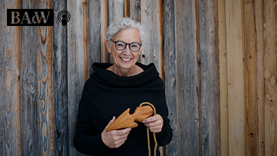 Edith Burhart-Funk mit einem Knöbl